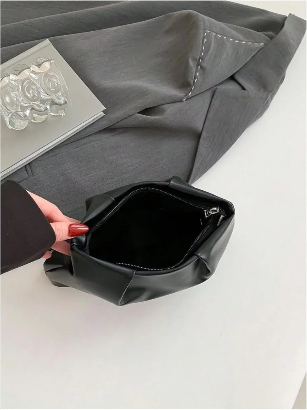 👜Women's Black PU Leather Clutch Purses Small Zipper Elegant Ruched Handbag